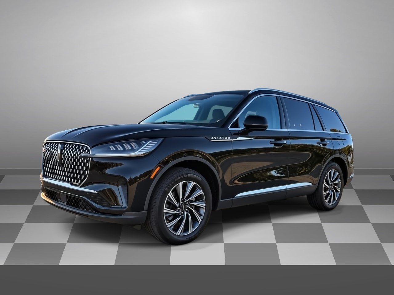 Used 2025 Lincoln Aviator AWD image 3