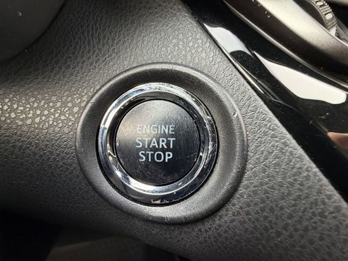 Used 2019 Toyota C-HR XLE FWD image 25