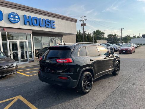 Used 2016 Jeep Cherokee Sport w/ Cold Weather Group AWD/4WD image 10