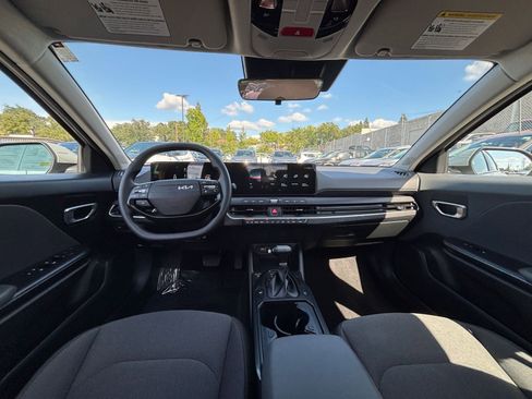 Used 2025 Kia K4 FWD image 32