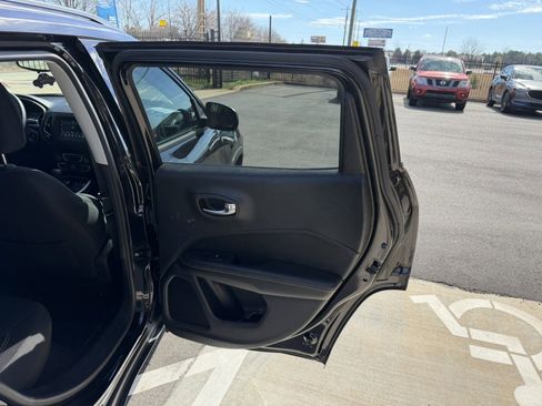 Used 2018 Jeep Compass Sport w/ Tech Group image 12