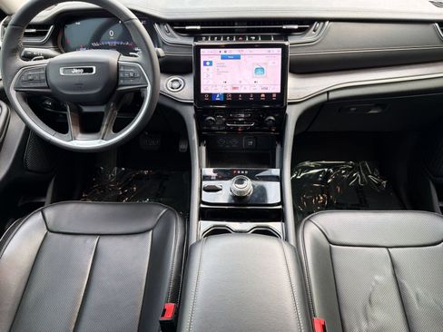 Used 2023 Jeep Grand Cherokee Limited w/ Luxury Tech Group II AWD/4WD image 15
