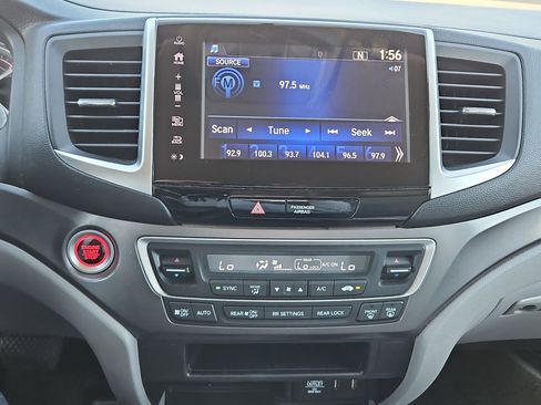 Used 2018 Honda Pilot EX image 24