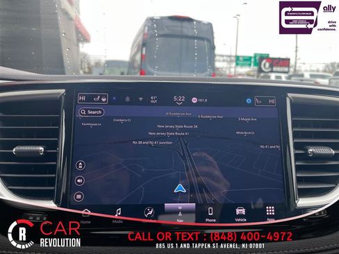 Used 2024 Chrysler Pacifica Limited FWD image 21