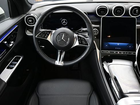 Used 2025 Mercedes-Benz GLC 300 4MATIC image 12