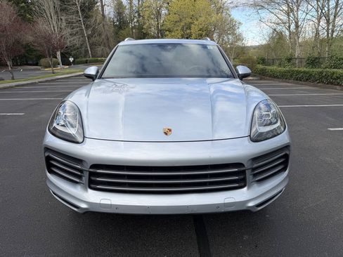 Used 2019 Porsche Cayenne S w/ Premium Package AWD/4WD image 2