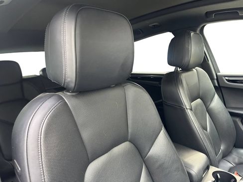 Used 2024 Porsche Macan AWD/4WD image 44