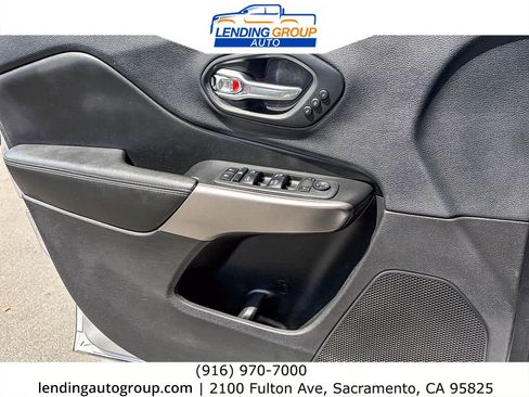 Used 2019 Jeep Cherokee Limited AWD/4WD image 19