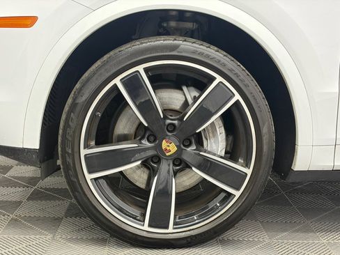 Used 2022 Porsche Cayenne Platinum Edition AWD/4WD image 35