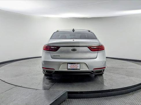 Used 2017 Kia Cadenza Premium w/ Luxury Package image 6