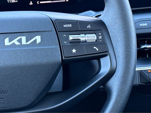 Used 2025 Kia K4 LXS image 17