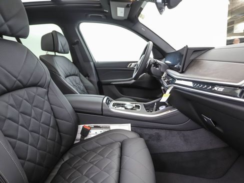 Used 2026 BMW X5 xDrive40i w/ M Sport Package image 30