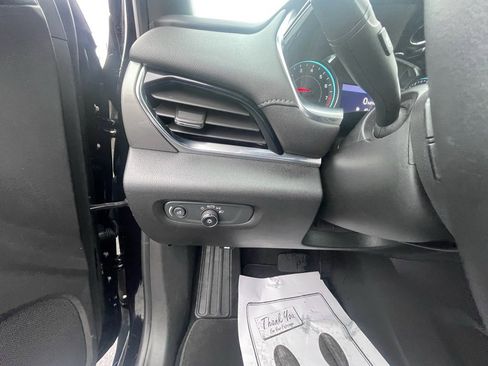 Used 2023 Chevrolet Traverse LT image 17