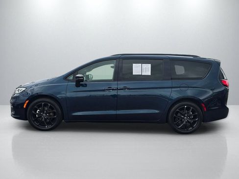 Used 2025 Chrysler Pacifica Limited FWD image 8