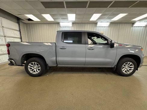 Used 2024 Chevrolet Silverado 1500 LT w/ Z71 Off-Road Package AWD/4WD image 5
