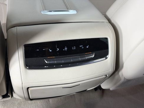 Certified 2023 Cadillac Escalade ESV Premium Luxury Platinum w/ LPO, Radiant Package AWD/4WD image 17
