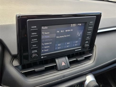 Used 2020 Toyota RAV4 LE image 19