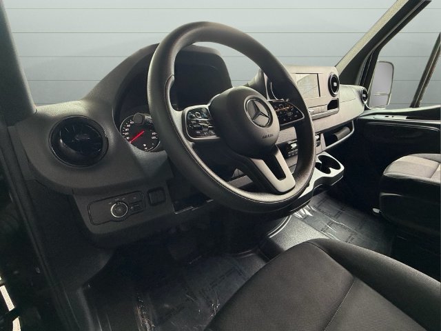 Used 2024 Mercedes-Benz Sprinter 2500 image 9