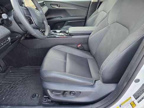 Used 2025 Toyota Camry XLE w/ Premium Plus Package FWD image 13