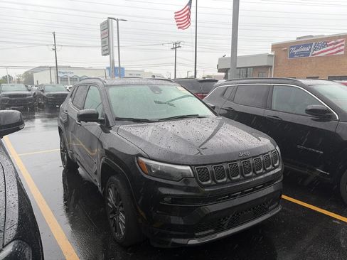 Used 2023 Jeep Compass High Altitude w/ Driver Assist Group I AWD/4WD image 3