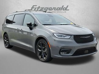 Used 2025 Chrysler Pacifica Limited FWD video 1