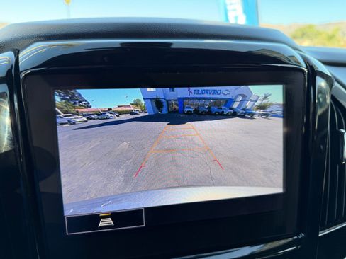 Used 2023 Chevrolet Traverse LT image 37