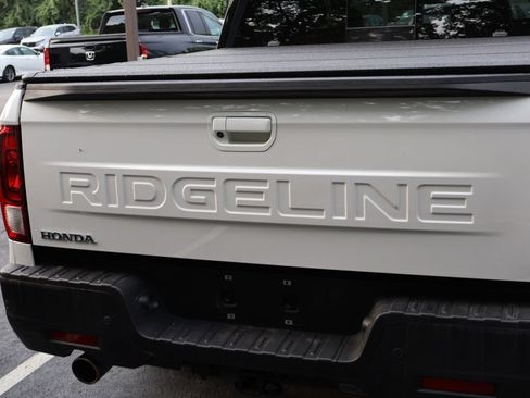 Certified 2025 Honda Ridgeline Black Edition image 8