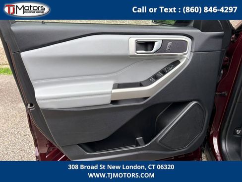 Used 2022 Ford Explorer XLT w/ Equipment Group 202A image 23