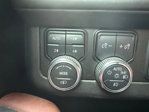 Used 2023 GMC Yukon Denali Ultimate AWD/4WD image 13