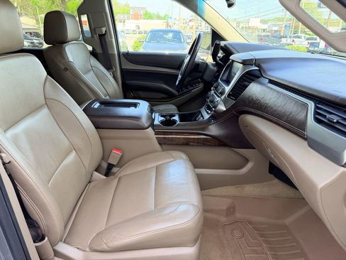 Used 2017 Chevrolet Suburban LT w/ Luxury Package image 18