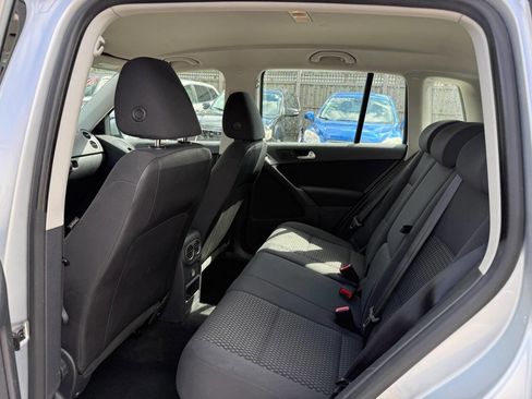Used 2011 Volkswagen Tiguan SE image 17