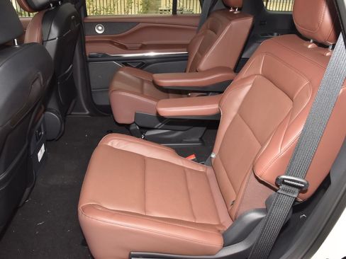 New 2026 Lincoln Navigator Reserve AWD/4WD image 14