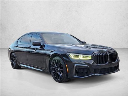 Used 2021 BMW 740i w/ M Sport Package image 3