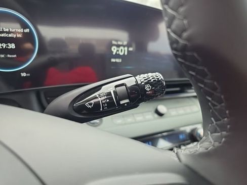 New 2025 Hyundai Elantra Limited image 14