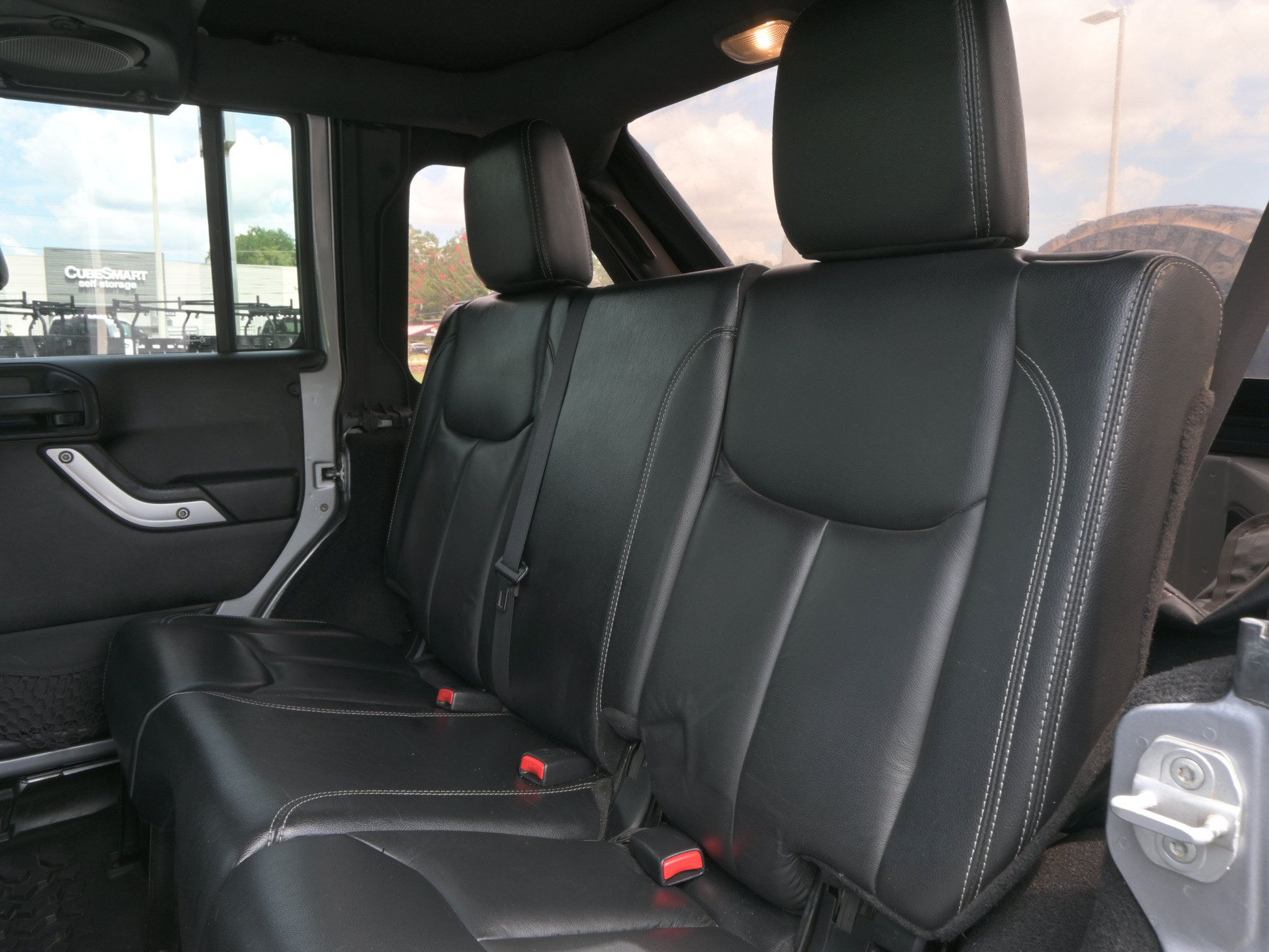 Used 2013 Jeep Wrangler Unlimited Rubicon w/ Connectivity Group AWD/4WD image 13
