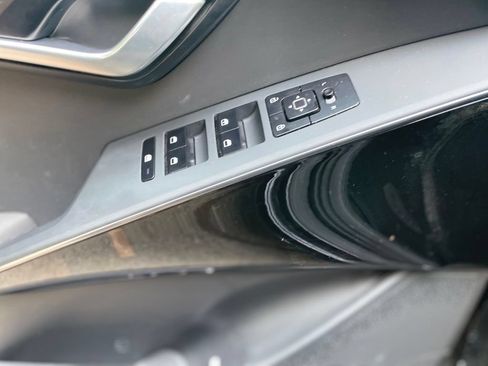 Certified 2024 Kia Niro Wind w/ Wind Preserve Package FWD image 9
