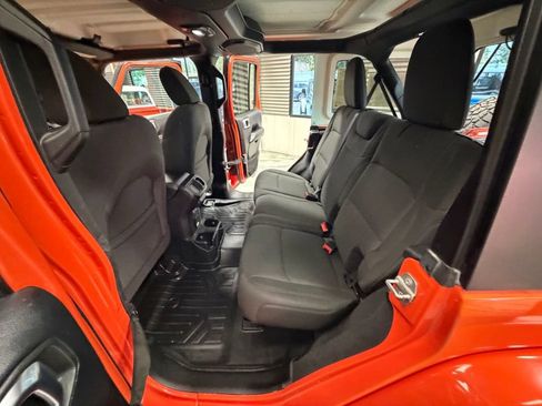 Used 2018 Jeep Wrangler Unlimited Sahara w/ Cold Weather Group AWD/4WD image 55