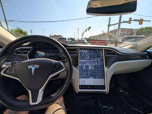 Used 2015 Tesla Model S 60 RWD image 23