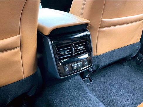 Used 2022 Toyota Avalon Limited image 33