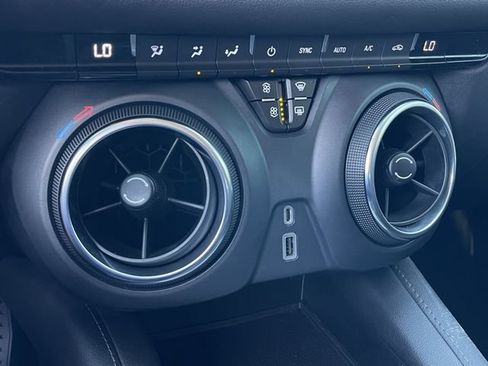 Used 2022 Chevrolet Blazer LT w/ LPO, Black Grille Bar Package FWD image 18