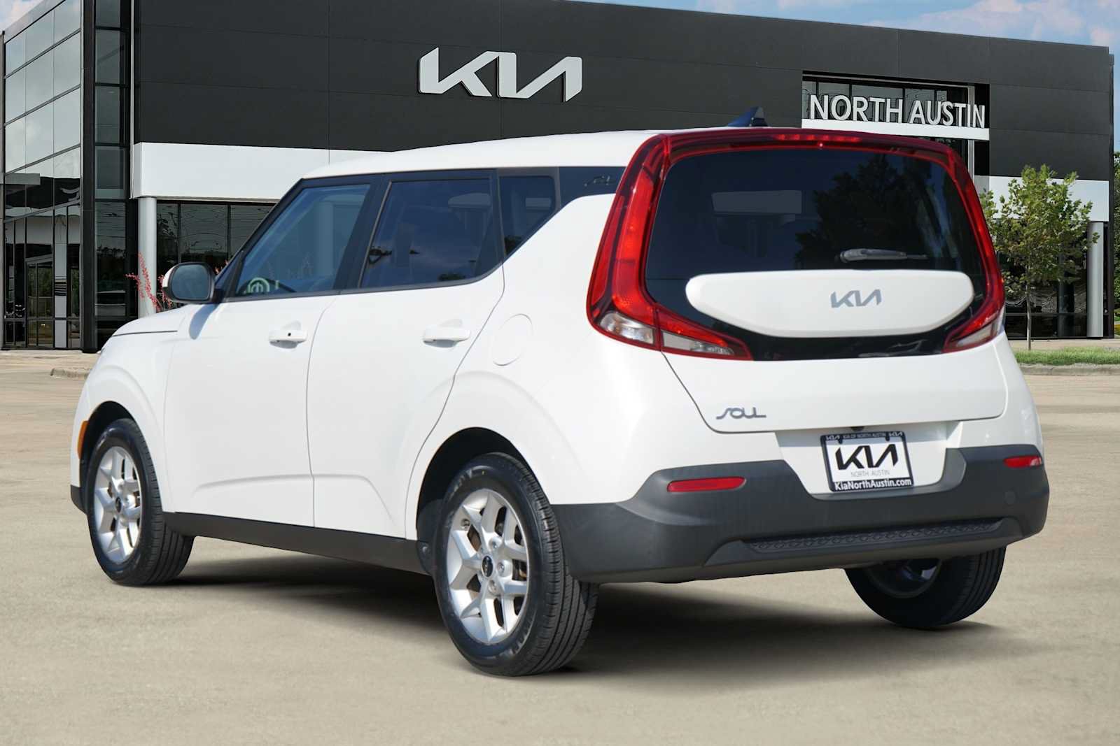 Certified 2022 Kia Soul S FWD image 4
