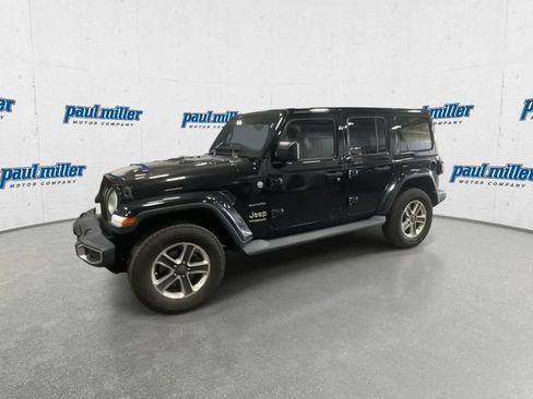 Used 2018 Jeep Wrangler Unlimited Sahara AWD/4WD image 5