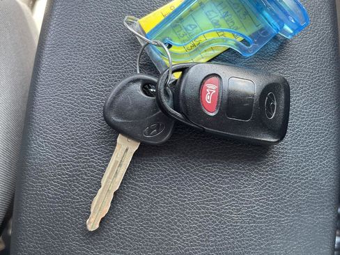Used 2013 Hyundai Elantra GLS w/ Preferred Pkg FWD image 11