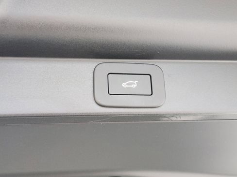 Certified 2025 Land Rover Range Rover SE AWD/4WD image 36