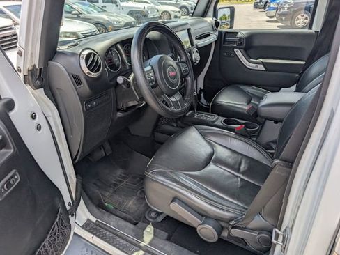 Used 2017 Jeep Wrangler Unlimited Rubicon w/ Dual Top Group AWD/4WD image 10