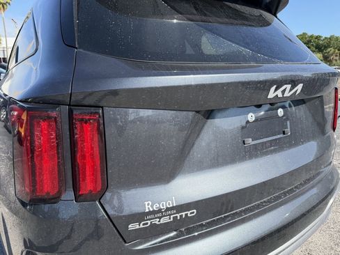 Certified 2023 Kia Sorento SX AWD/4WD image 11
