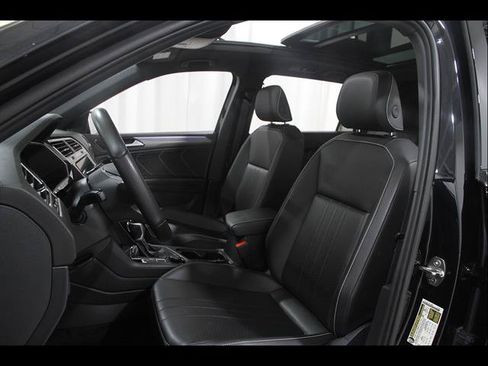 Certified 2024 Volkswagen Tiguan SE R-Line AWD/4WD image 5