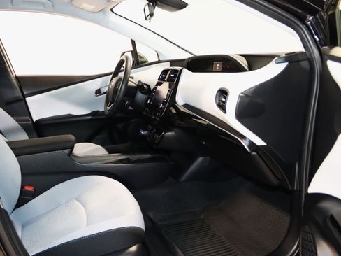 Used 2021 Toyota Prius LE FWD image 56