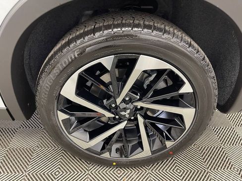 New 2025 Mitsubishi Outlander SE image 36