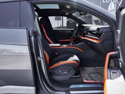 Used 2025 Lamborghini Urus SE image 28